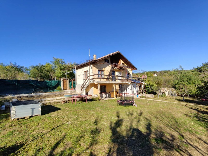 Продава ВИЛА, област Стара Загора, гр. Казанлък • 120000 лв. / 61355.03 € • 49593729 1