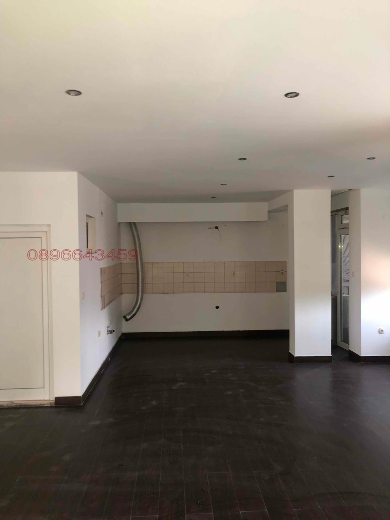 Продава МНОГОСТАЕН в област Благоевград, гр. Петрич - 230 кв.м / 160 000 € » 312 932.80 лв.
