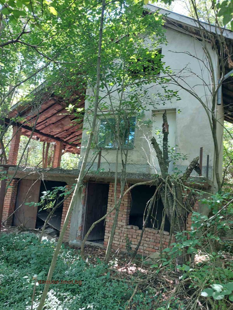 Продава ВИЛА, гр. Русе, в.з. Липака