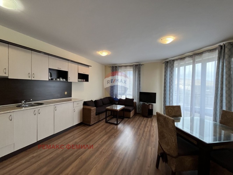 Продава 3-СТАЕН в град Варна, к.к. Златни пясъци - 134 кв.м / 159 000 € » 310 976.97 лв., РЕМАКС ФЕМИЛИ