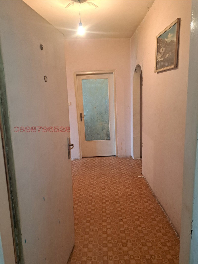 Продава 4-СТАЕН, гр. Перник, Изток