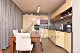 1 quarto Cveten kvartal, Varna