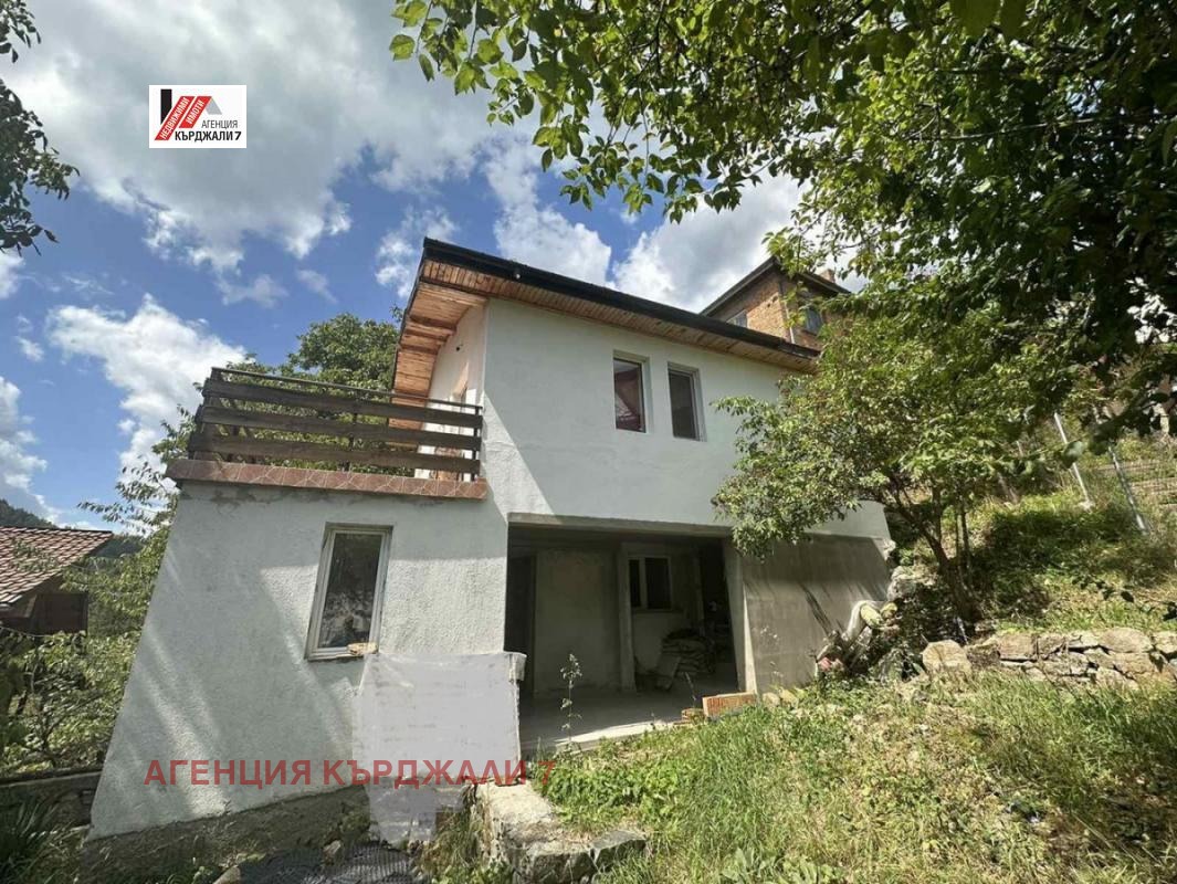 Продава КЪЩА, с. Петково, област Смолян