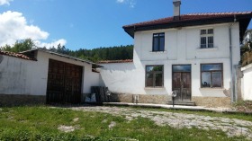 Huis Zmejovo, regio Stara Zagora 1