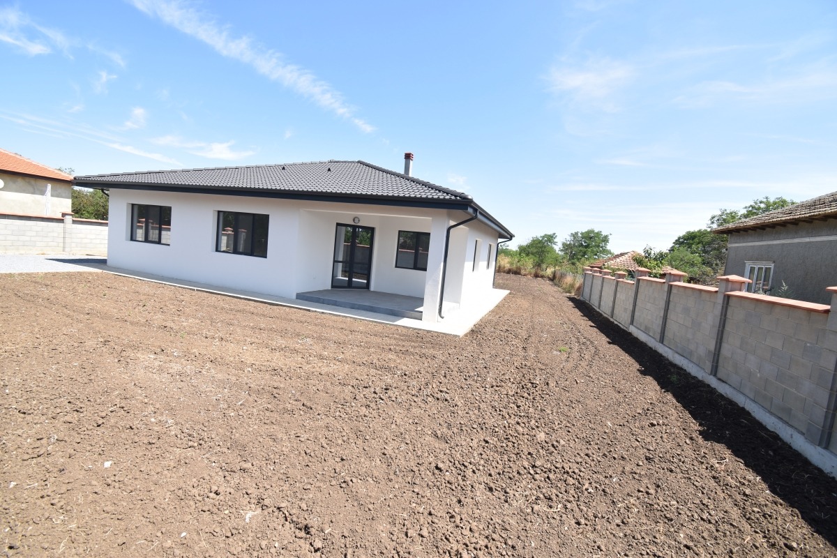 Продава КЪЩА, гр. Балчик, област Добрич
