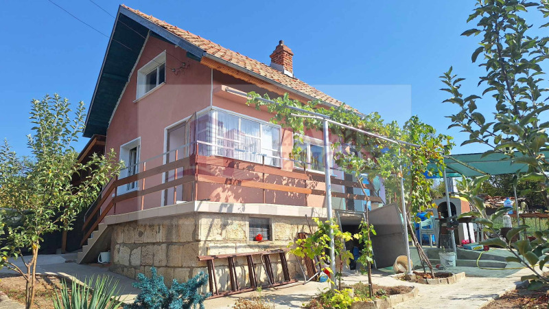 Продава ВИЛА в град Русе, в.з. 9-ти километър - 40 кв.м / 25 000 € » 48 895.75 лв., ИЛЕЙН ИМОТИ