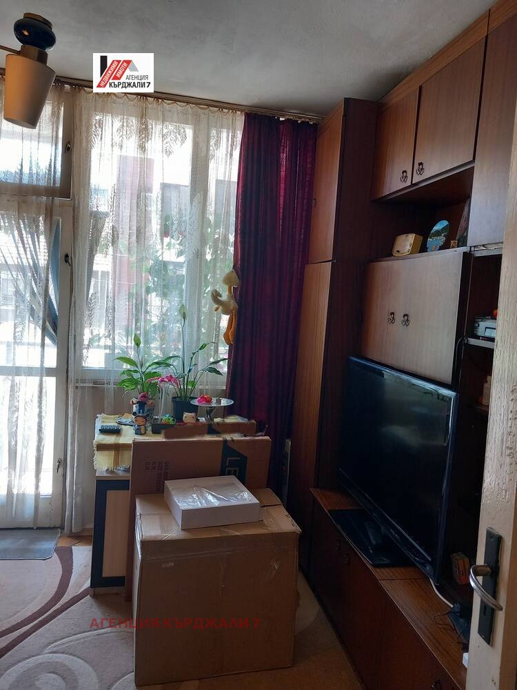 Продава МНОГОСТАЕН, гр. Кърджали, Веселчане, снимка 4 - Апартаменти - 54342289