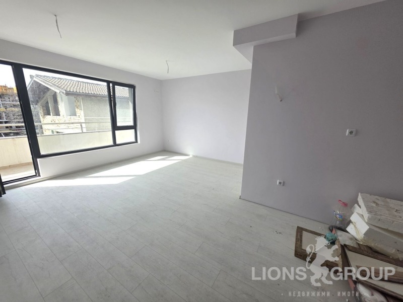 Продава 2-СТАЕН в град Варна, Изгрев - 67 кв.м / 155 400 € » 303 935.98 лв., ЛАЙЪНС ГРУП