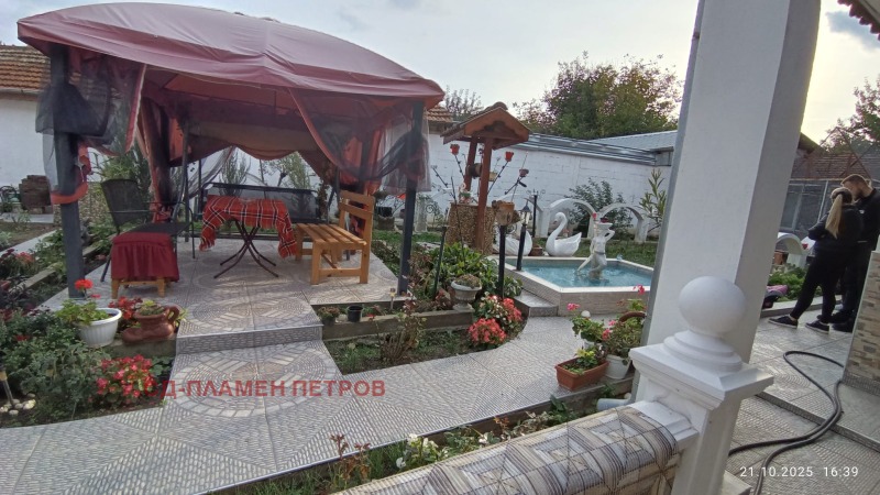 Продава  Къща град Шумен , 2-ри корпус , 120 кв.м | 97835083 - изображение [16]