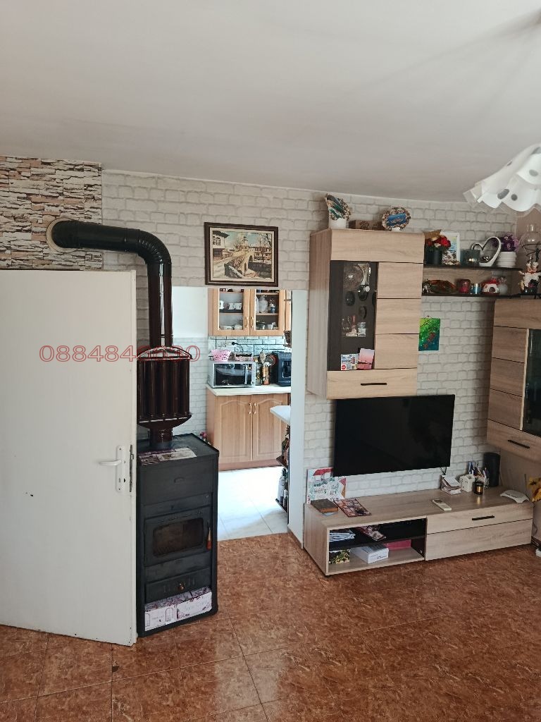 Продава ЕТАЖ ОТ КЪЩА, гр. Дебелец, област Велико Търново, снимка 4 - Етаж от къща - 55331488