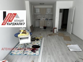 1 Schlafzimmer Zentar, Kardschali