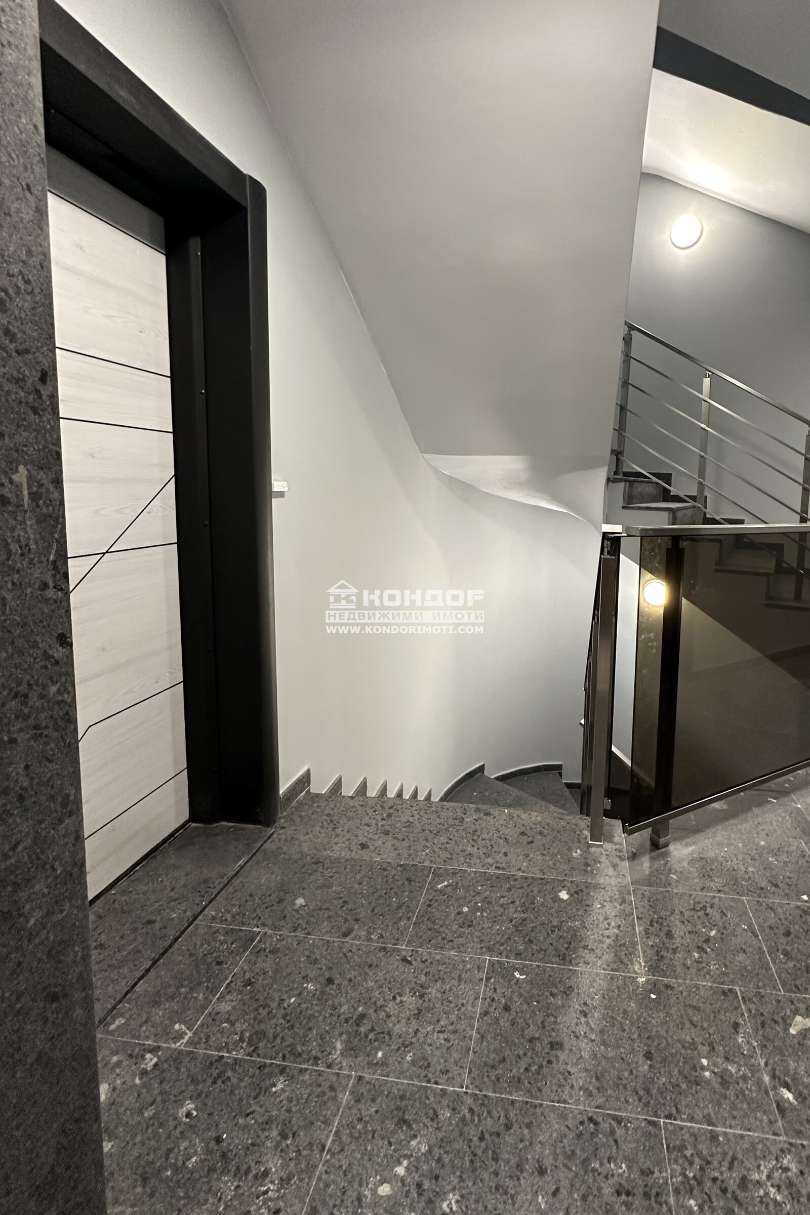 Продава 3-СТАЕН, гр. Пловдив, Кършияка, снимка 2 - Апартаменти - 50686162