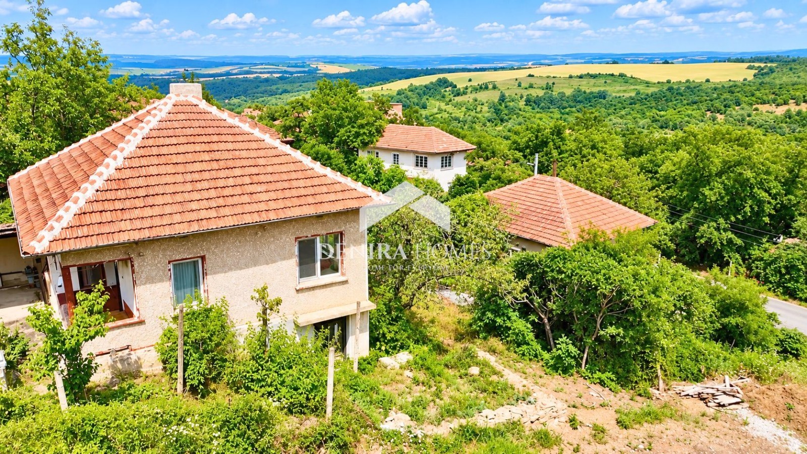 Продава КЪЩА, с. Голяма Брестница, област Ловеч