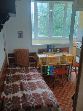 1 chambre Tolstoi, Sofia 1