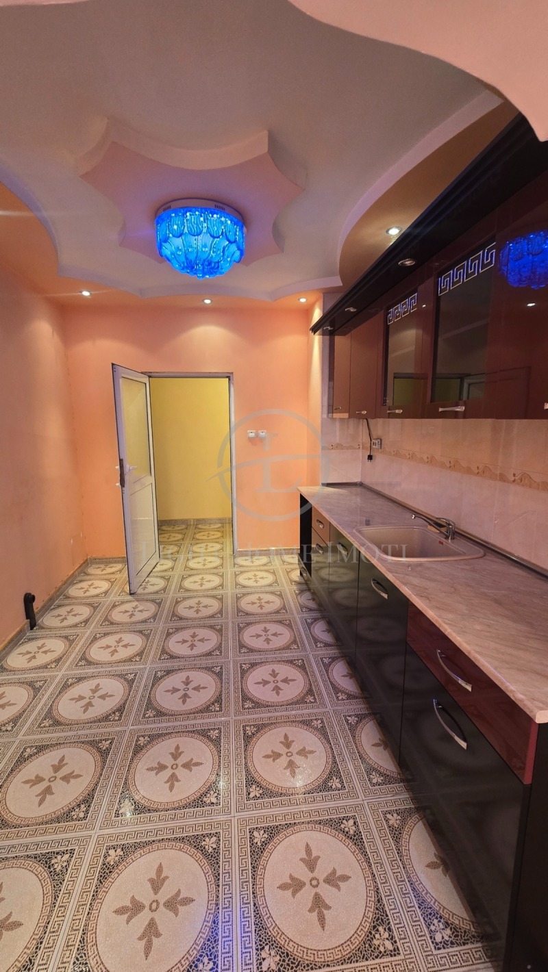 Te koop  2 slaapkamers Plovdiv , Izgrev , 75 m² | 28779801 - afbeelding [8]