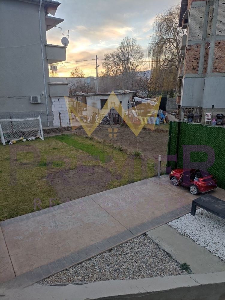 Продава ЕТАЖ ОТ КЪЩА, гр. Пловдив, Прослав, снимка 11 - Етаж от къща - 54462006