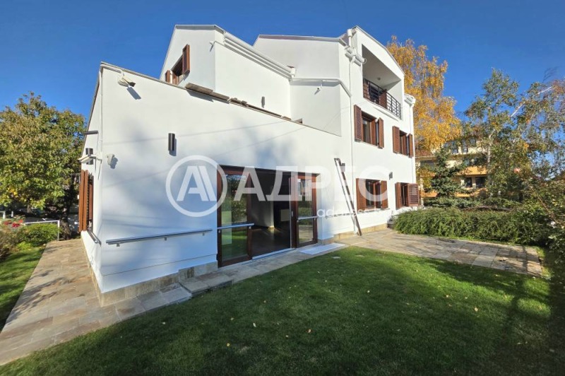 Продава КЪЩА, гр. София, Горна баня, снимка 1 - Къщи - 52672454