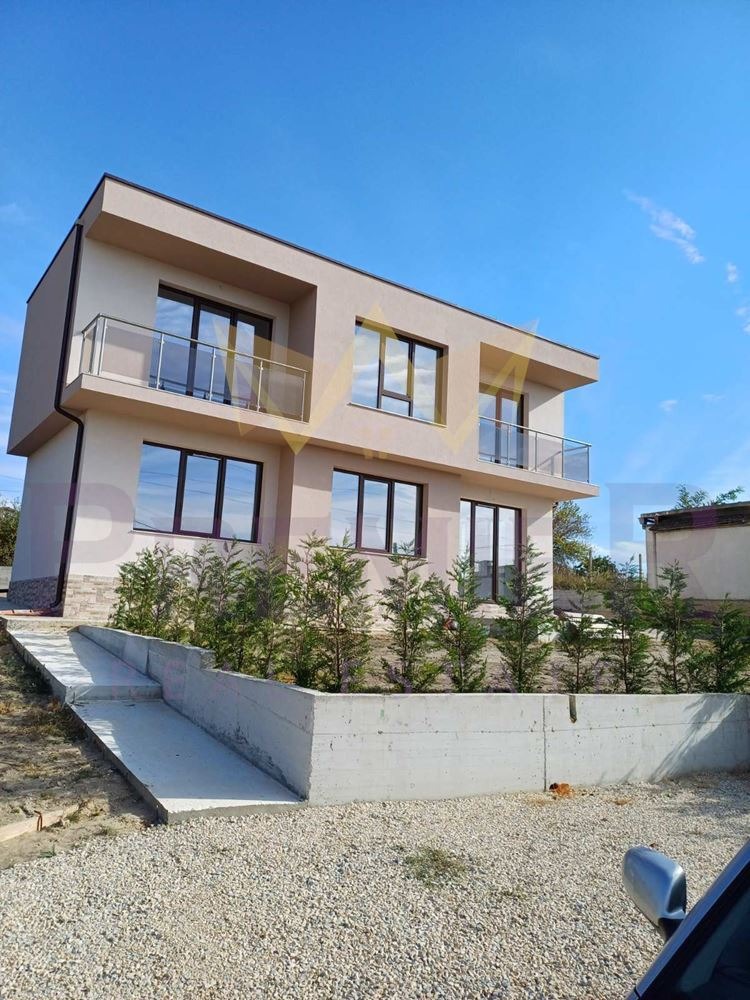 Продава КЪЩА, гр. Варна, м-т Боровец - север