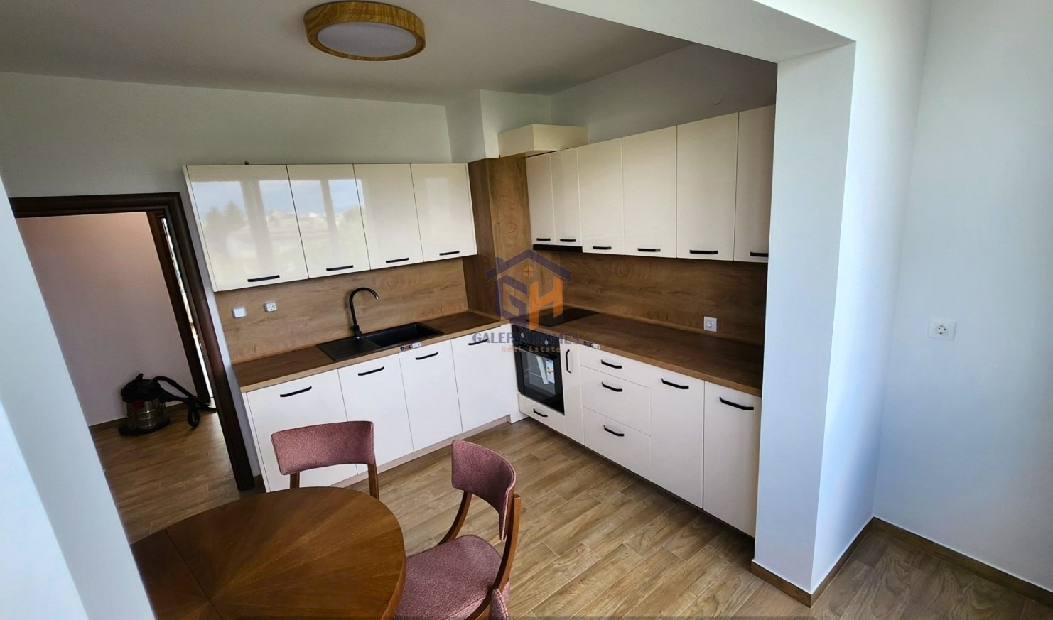 Продава 3-СТАЕН, гр. София, Гоце Делчев, снимка 2 - Апартаменти - 54763104