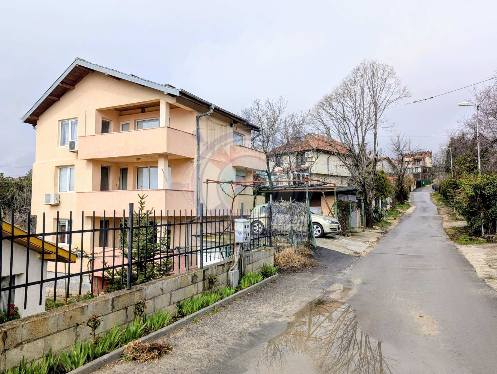 Продава КЪЩА, гр. Варна, м-т Долна Трака