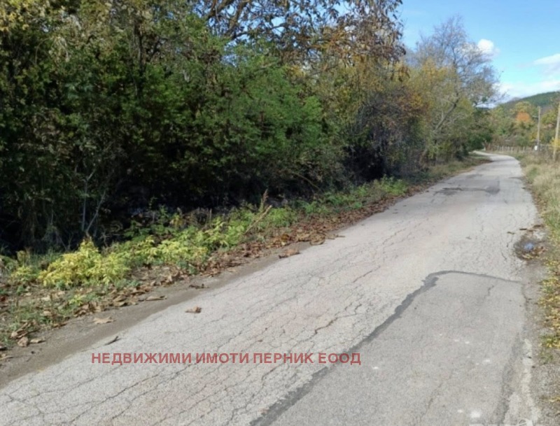 Продава ПАРЦЕЛ в област Перник, с. Долни Романци - 1400 кв.м / 28 121.05 € » 55 000 лв., НЕДВИЖИМИ ИМОТИ ПЕРНИК ЕООД