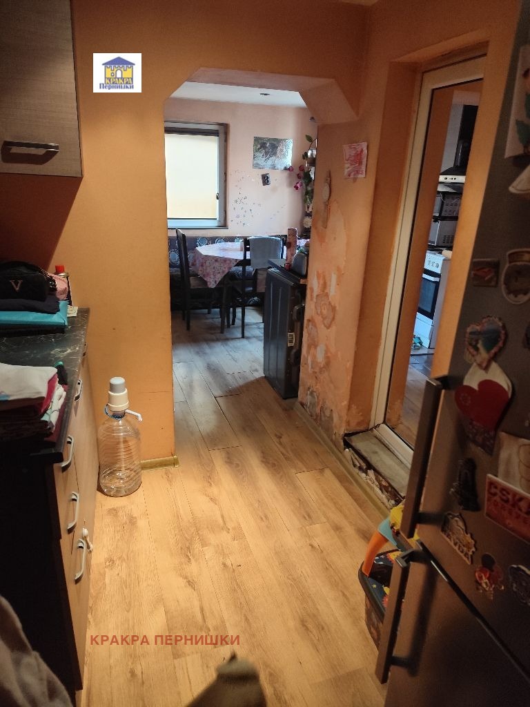 Продава КЪЩА, гр. Перник, Димова махала, снимка 9 - Къщи - 52622887