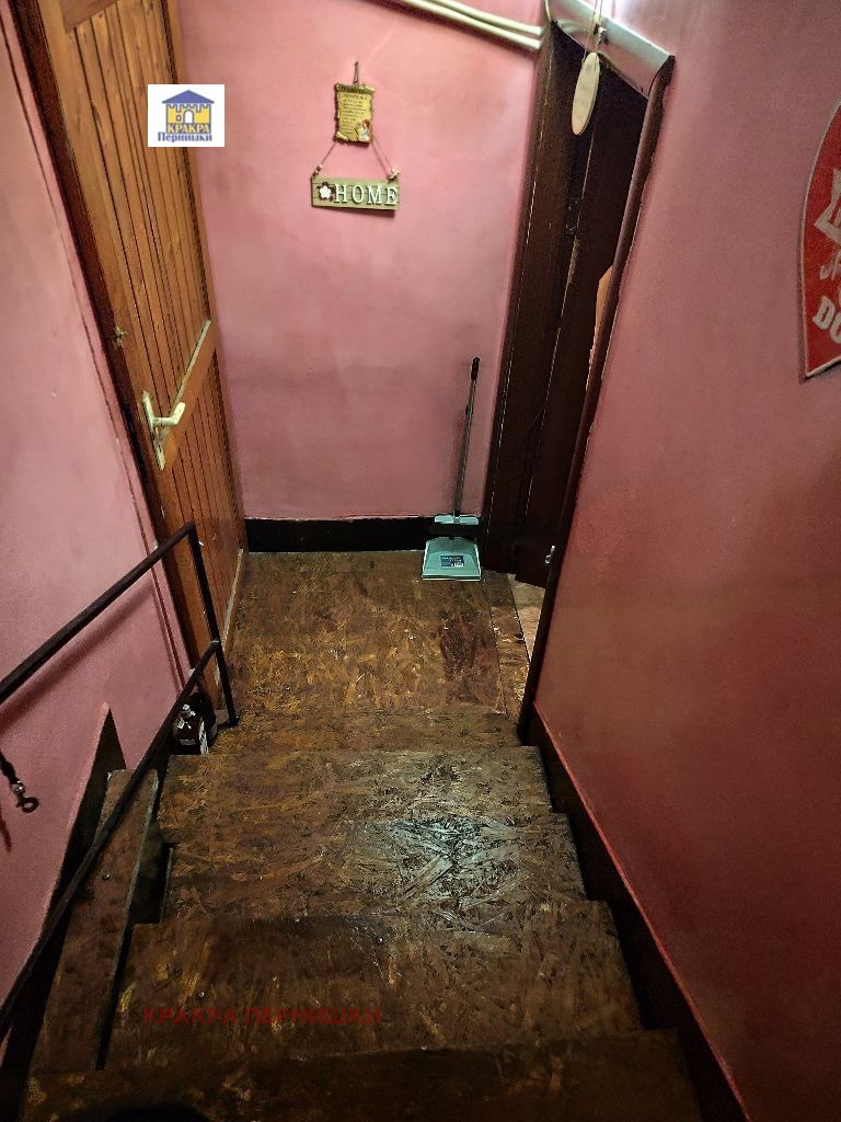 Продава КЪЩА, гр. Перник, Димова махала, снимка 8 - Къщи - 52622887