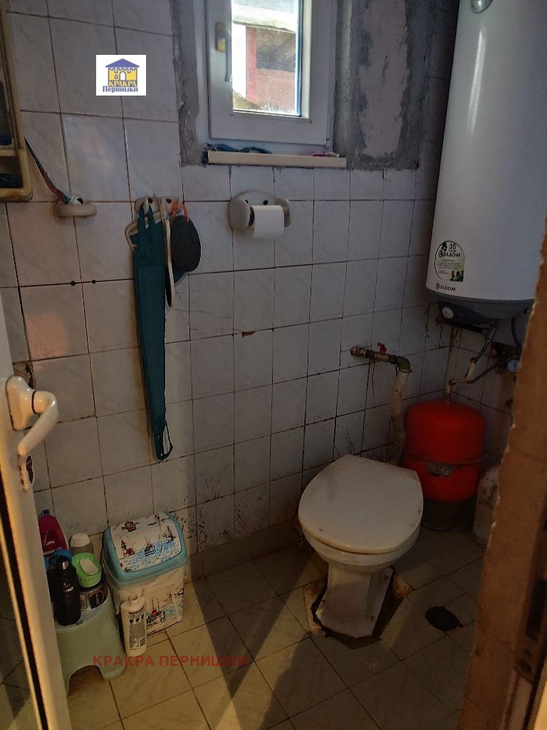 Продава КЪЩА, гр. Перник, Димова махала, снимка 11 - Къщи - 52622887