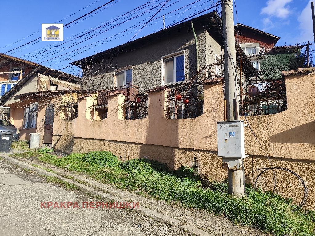 Продава КЪЩА, гр. Перник, Димова махала, снимка 2 - Къщи - 53671823