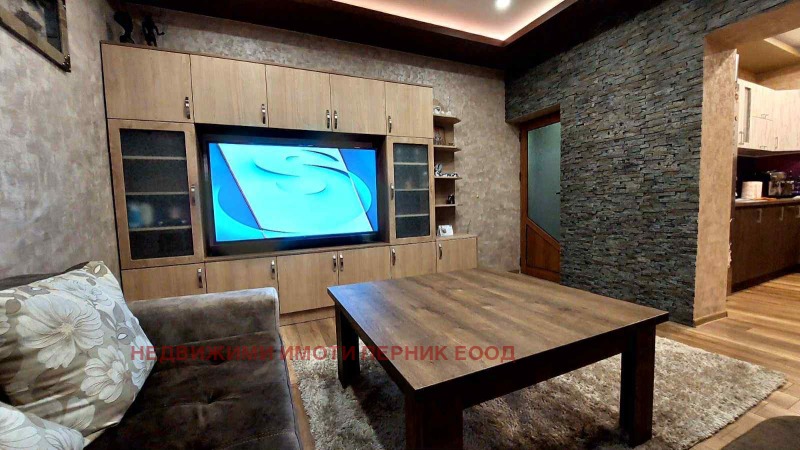 Продава  2-стаен град Перник , Изток , 50 кв.м | 24002754