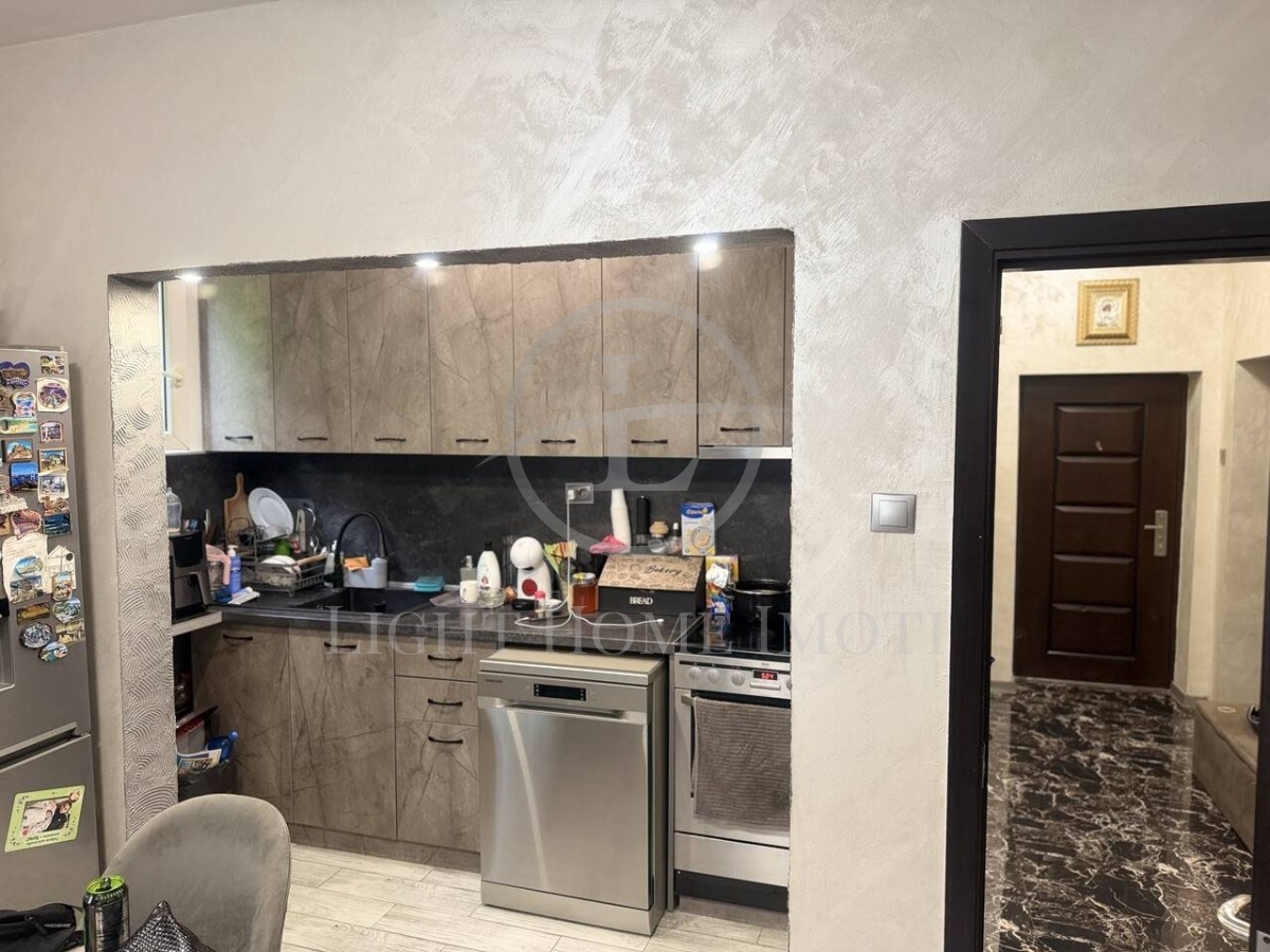 Продава ЕТАЖ ОТ КЪЩА, гр. Пловдив, Кючук Париж, снимка 3 - Етаж от къща - 54529624