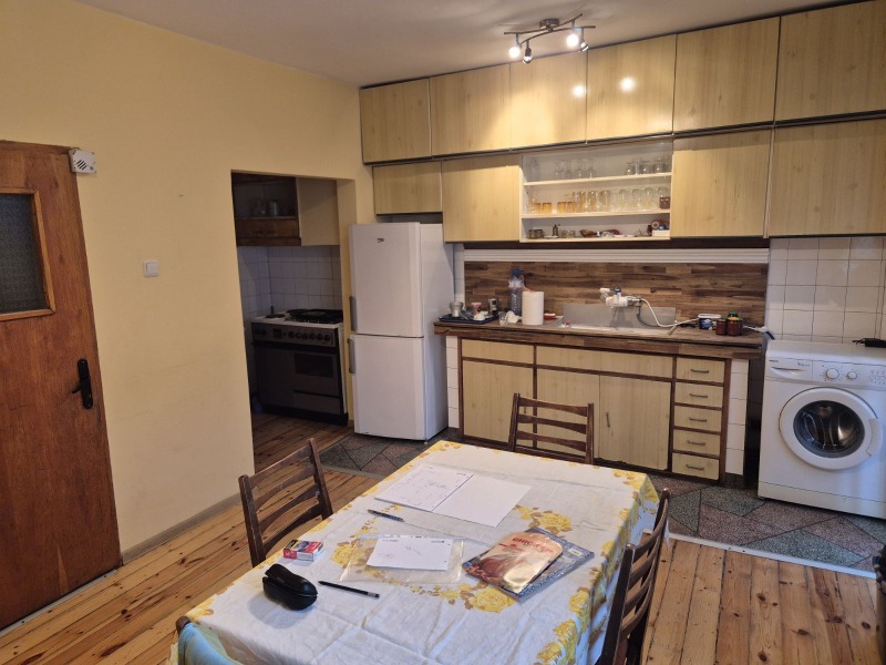 Продава МНОГОСТАЕН, гр. Плевен, Идеален център