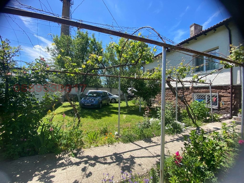 Продава КЪЩА, гр. Златица, област София област, снимка 2 - Къщи - 54989312