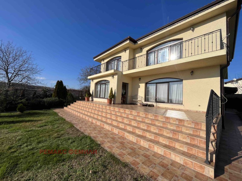 Продава КЪЩА в област Варна, с. Близнаци - 236 кв.м / 350 000 € » 684 540.50 лв., РЕМАКС ФЕМИЛИ