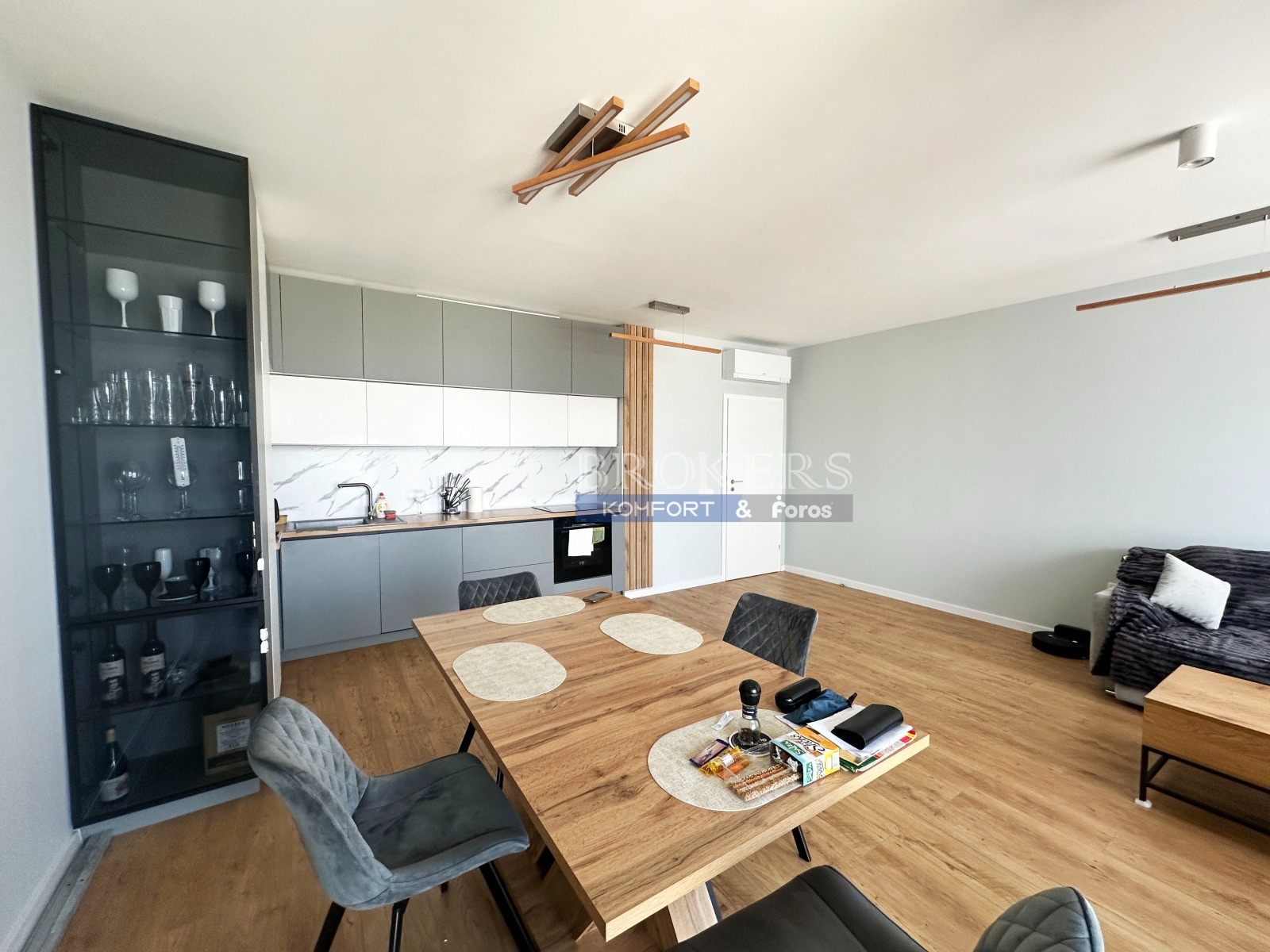 Продава 3-СТАЕН, гр. Варна, Бриз, снимка 2 - Апартаменти - 54193323