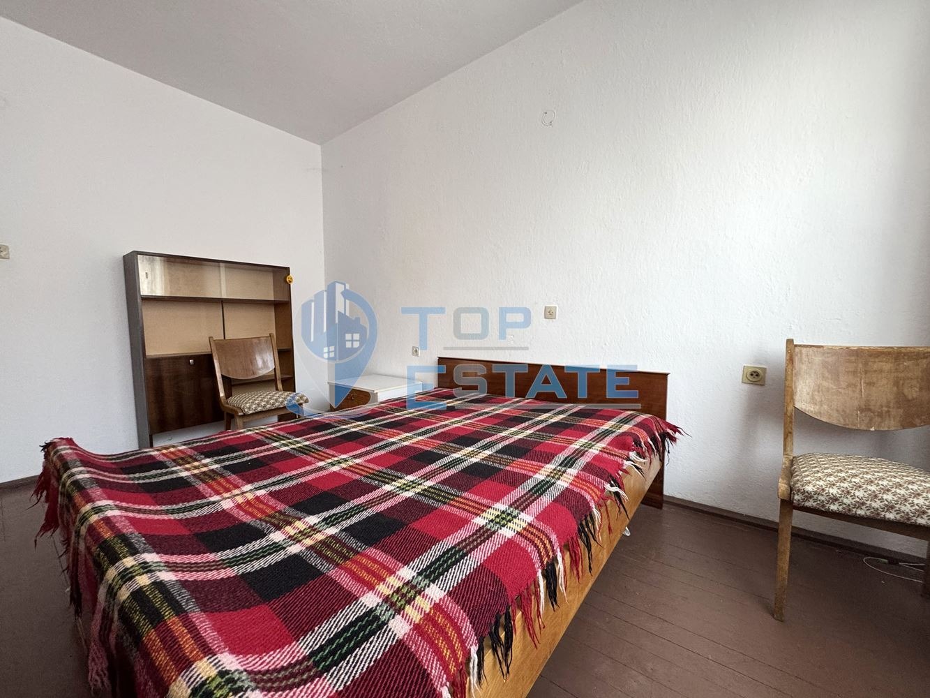 Продава МНОГОСТАЕН, гр. Велико Търново, Център, снимка 2 - Апартаменти - 52690239