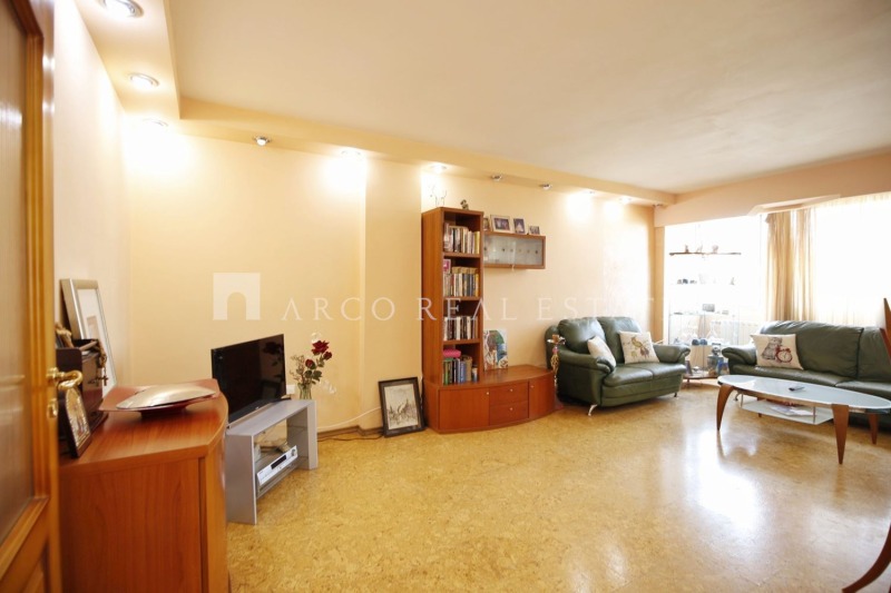 Продава 3-СТАЕН, гр. София, Хиподрума, снимка 2 - Апартаменти - 52796929