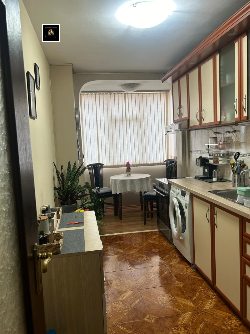 Продава  2-стаен град Шумен , Център , 76 кв.м | 99607113 - изображение [8]