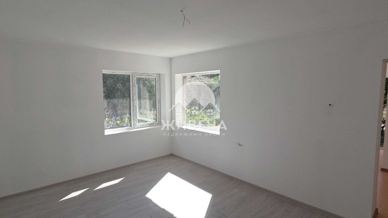 Продава КЪЩА, с. Червенци, област Варна, снимка 11 - Къщи - 52531151