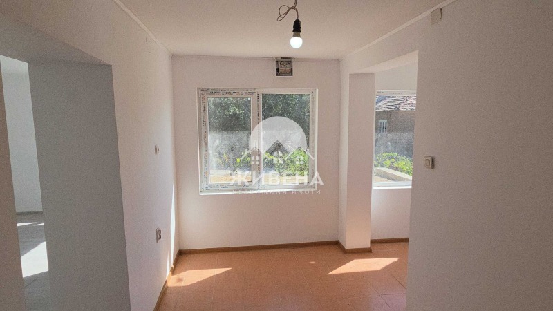 Продава КЪЩА, с. Червенци, област Варна, снимка 3 - Къщи - 52531151