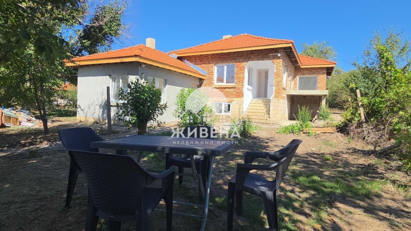 Продава КЪЩА, област Варна, с. Червенци • 75000 € / 146687.25 лв. • 88571689 1