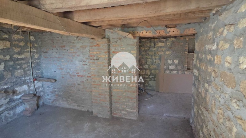 Продава КЪЩА, с. Червенци, област Варна, снимка 15 - Къщи - 52531151