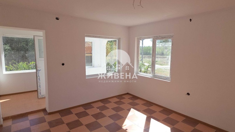 Продава КЪЩА, с. Червенци, област Варна, снимка 2 - Къщи - 52531151