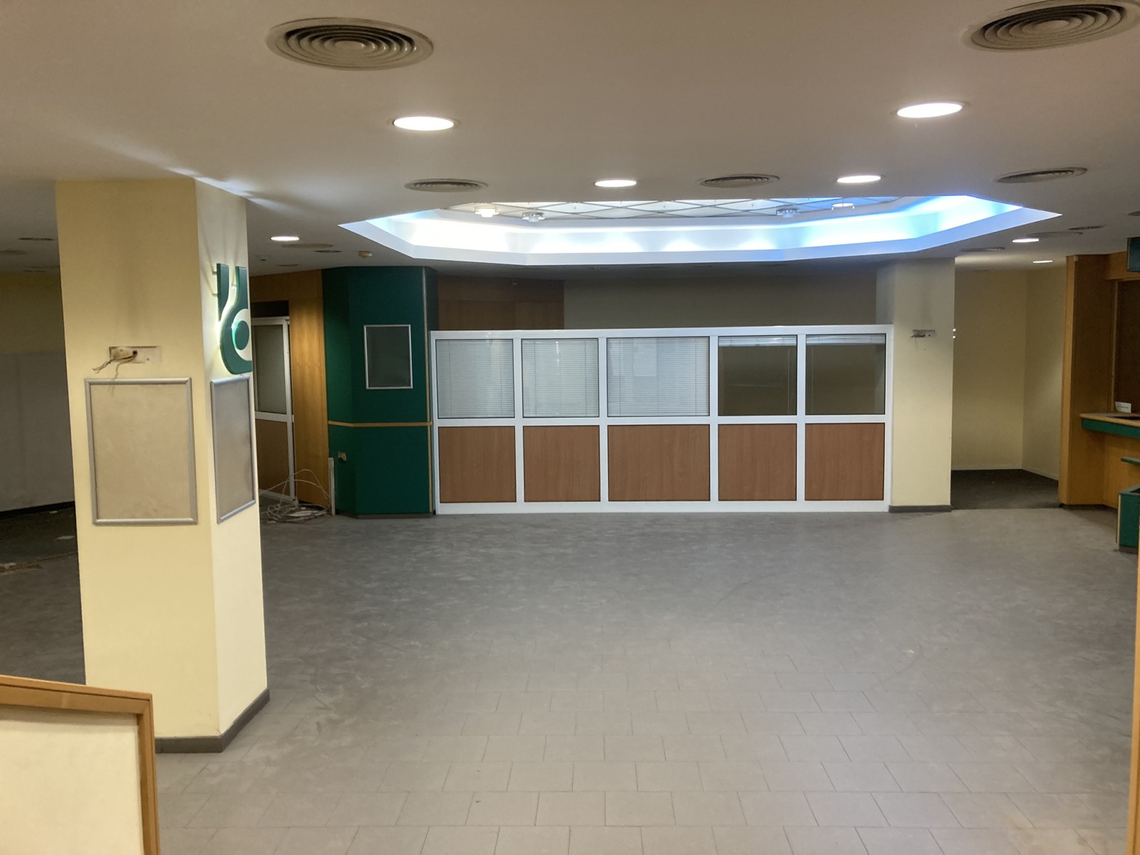 Продава ОФИС, гр. София, Център, снимка 2 - Офиси - 46710505