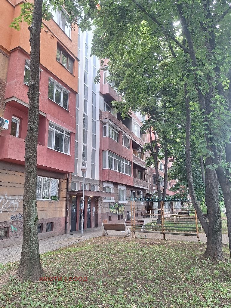 Продава 3-СТАЕН, гр. София, Център, снимка 2 - Апартаменти - 55053204