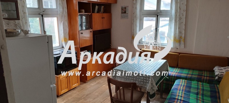 Продава ЕТАЖ ОТ КЪЩА, гр. Пловдив, Център, снимка 3 - Етаж от къща - 49253905