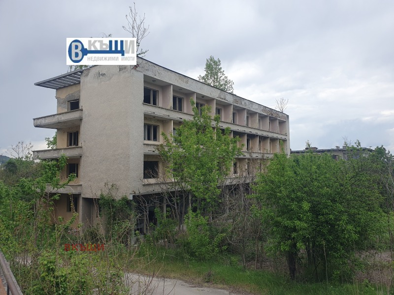 Продава САМОСТОЯТЕЛНА СГРАДА в област Велико Търново, гр. Горна Оряховица - 2070 кв.м / 385 000 € » 752 994.55 лв., ВКЪЩИ