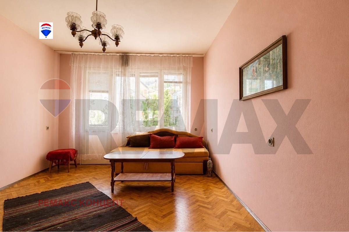 Продава МНОГОСТАЕН, гр. Шумен, Куршун чешма, снимка 2 - Апартаменти - 54537883