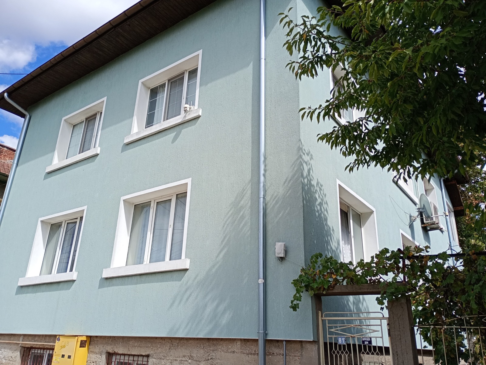 Продава ЕТАЖ ОТ КЪЩА, гр. Плевен, Широк център, снимка 2 - Етаж от къща - 48945915