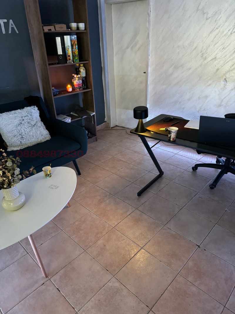 Продава МАГАЗИН в град София, Банишора - 19 кв.м / 60 000 € » 117 349.80 лв.